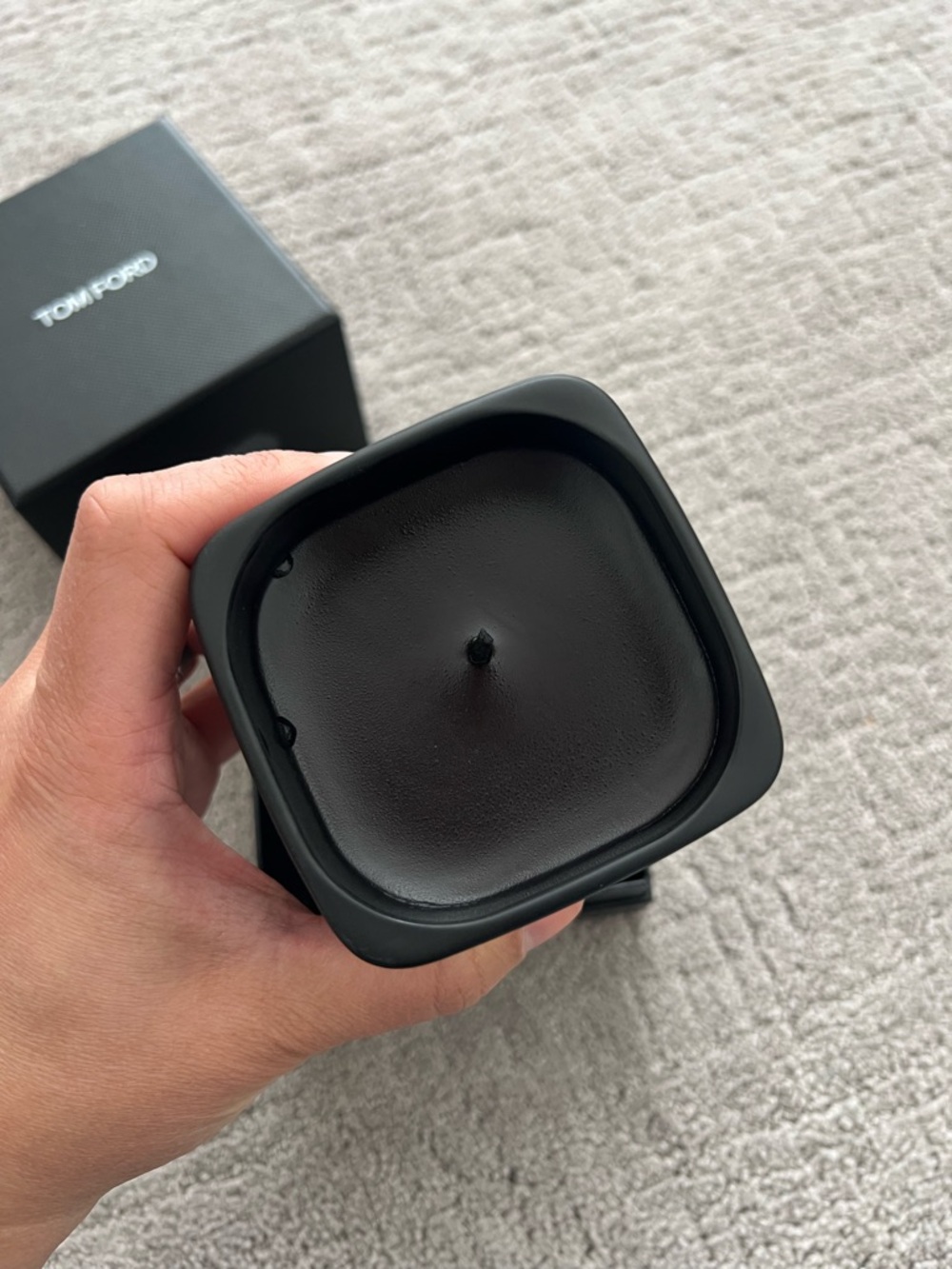 Tom Ford Black Candle with White Label - Picture 4 of 16